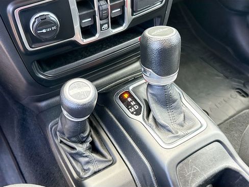 Used 2021 Jeep Gladiator Sport AWD/4WD image 18
