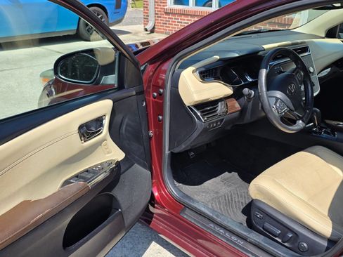 Used 2014 Toyota Avalon Limited w/ Technology Package FWD image 10