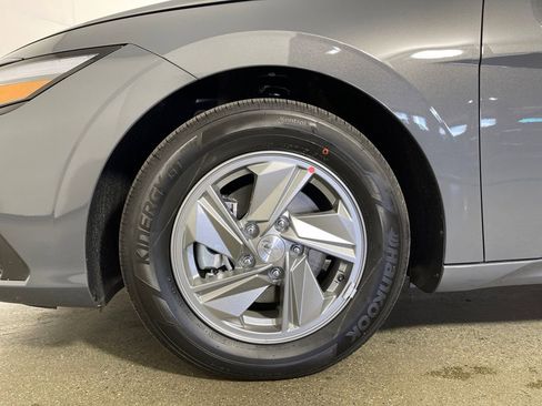 New 2026 Hyundai Elantra SE FWD image 11