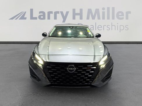 Certified 2023 Nissan Altima 2.5 SR image 8