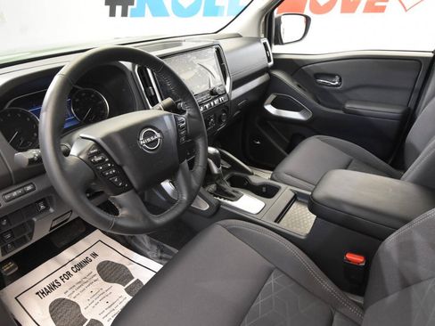 Used 2025 Nissan Frontier SV w/ SV Convenience Package RWD image 12