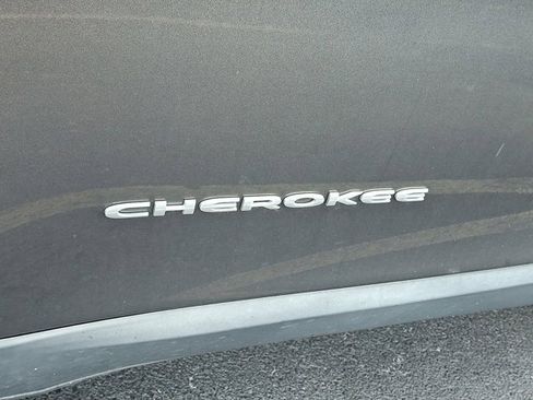 Certified 2019 Jeep Cherokee Limited image 4
