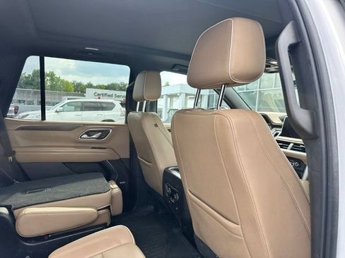 Used 2021 Chevrolet Tahoe Premier w/ Premium Package RWD image 18