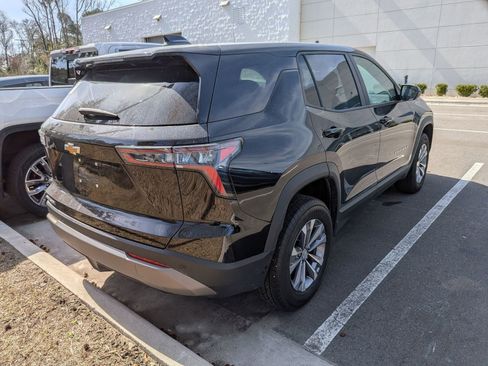 Used 2025 Chevrolet Equinox LT image 2