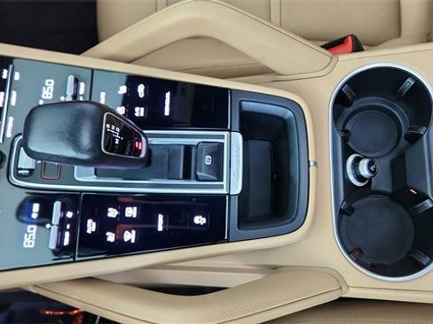 Used 2022 Porsche Cayenne image 48