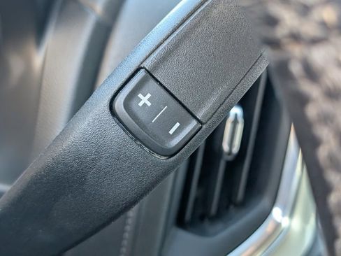 Used 2021 Chevrolet Silverado 1500 LT image 24