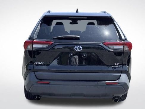 Used 2021 Toyota RAV4 LE w/ Carpet Mat Package (TMS) AWD/4WD image 7