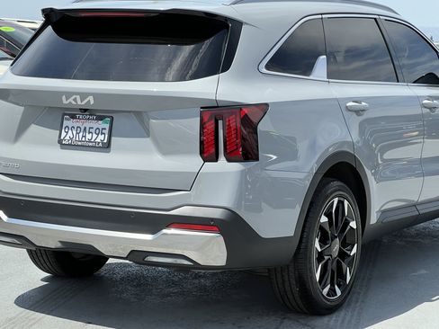 Certified 2025 Kia Sorento SX FWD image 8