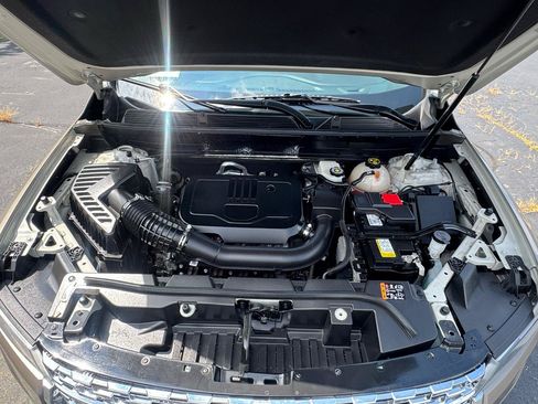 Used 2023 GMC Acadia SLT AWD/4WD image 11