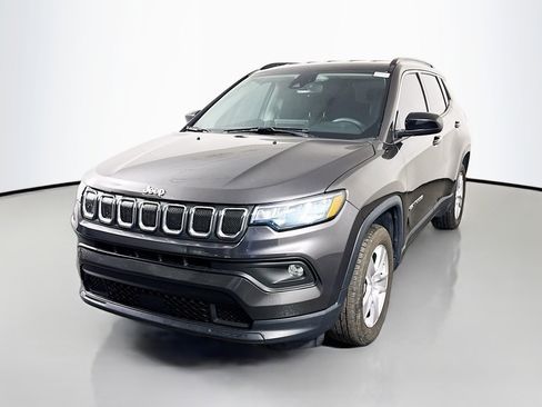 Used 2022 Jeep Compass Latitude image 4