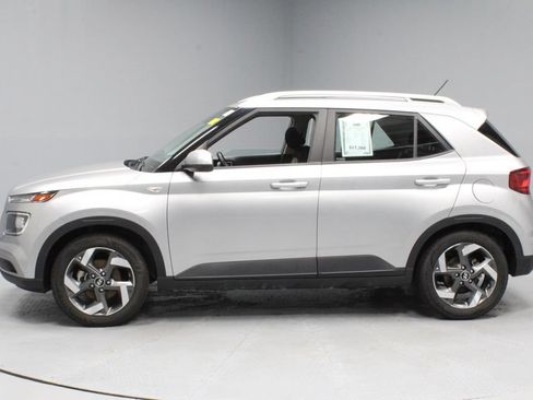 Used 2023 Hyundai Venue SEL FWD image 7