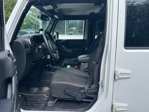Used 2015 Jeep Wrangler Unlimited Sport w/ Quick Order Package 24S AWD/4WD image 9
