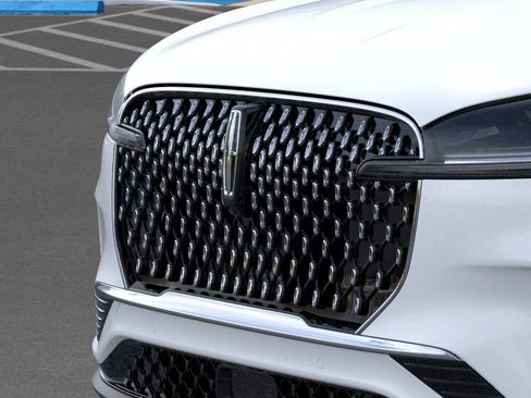New 2026 Lincoln Aviator AWD image 17