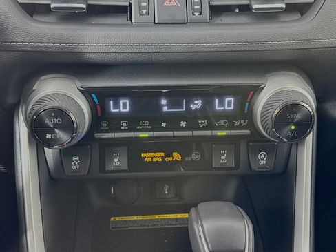 Used 2021 Toyota RAV4 XLE Premium AWD/4WD image 15