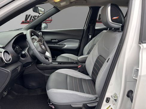 Used 2023 Nissan Kicks SR w/ SR Premium Package image 9