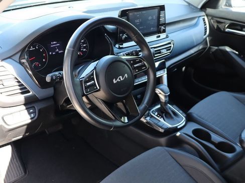 Used 2023 Kia Seltos S FWD image 4