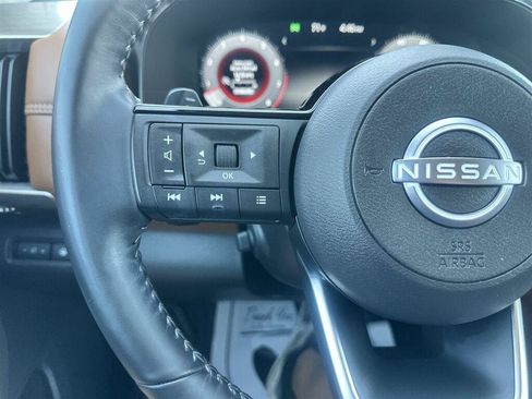 Used 2025 Nissan Pathfinder Platinum FWD image 36