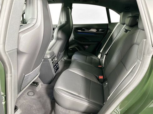 Certified 2025 Porsche Macan Electric image 26