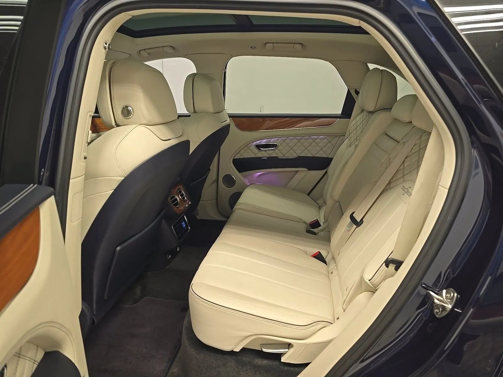 Used 2021 Bentley Bentayga w/ First Edition Specification AWD/4WD image 9