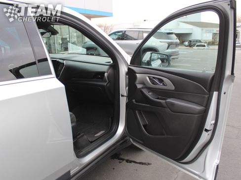 Used 2022 Chevrolet Traverse LT w/ LPO, Floor Liner Package image 28