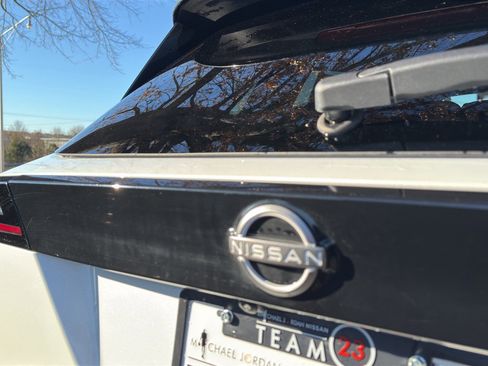 Certified 2025 Nissan Kicks SR image 13