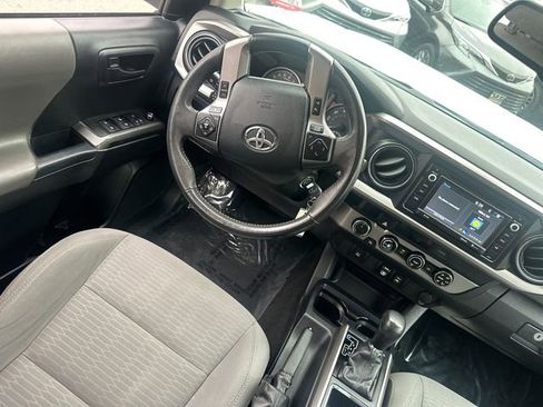 Certified 2018 Toyota Tacoma SR5 image 19