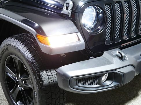 Used 2020 Jeep Wrangler Unlimited Sahara AWD/4WD image 16