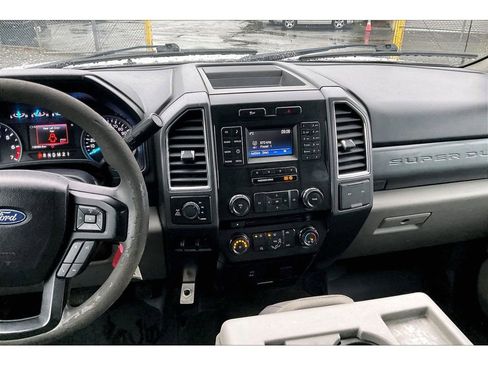 Used 2017 Ford F350 XLT w/ Camper Package image 6