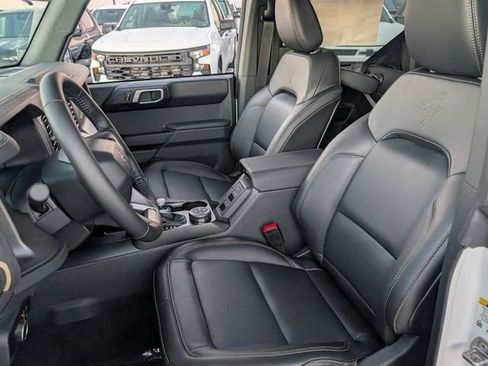 New 2025 Ford Bronco Badlands image 6