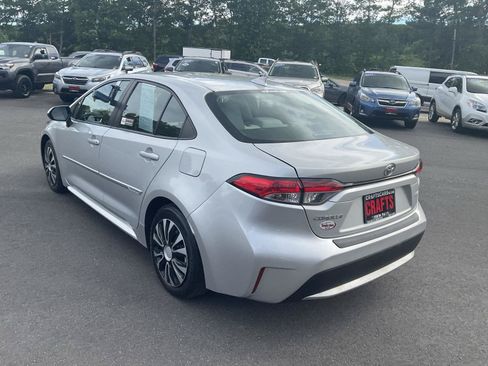 Used 2021 Toyota Corolla LE FWD image 3