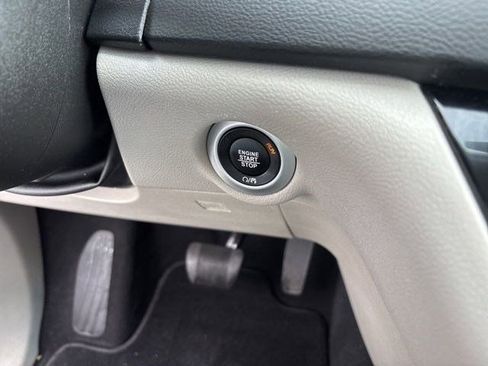 Used 2023 Chrysler Pacifica Touring-L FWD image 19