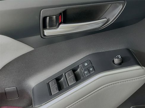 Used 2021 Toyota Highlander XLE image 22