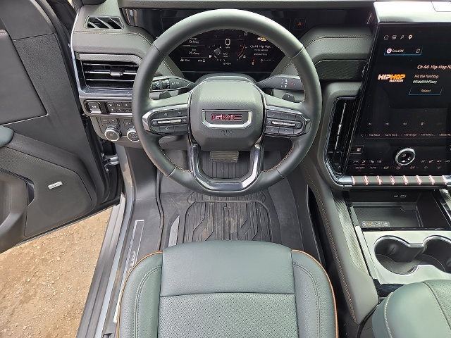 Used 2025 GMC Yukon AT4 w/ AT4 Premium Package AWD/4WD image 3