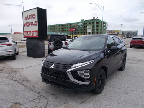 Used 2024 Mitsubishi Eclipse Cross LE image 1