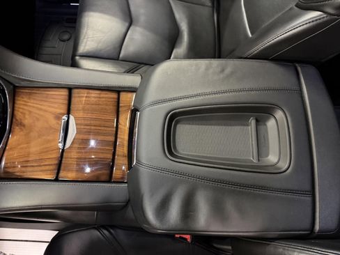 Used 2015 Cadillac Escalade ESV Luxury AWD/4WD image 17