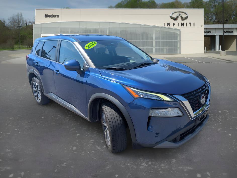 Used 2023 Nissan Rogue SV FWD image 2