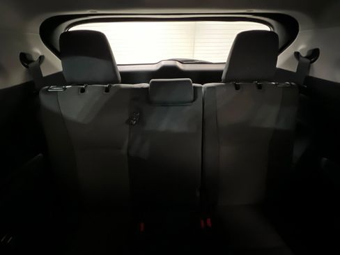 Used 2022 Toyota Highlander LE image 23