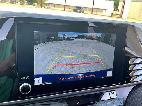Used 2025 Toyota Camry SE FWD image 14
