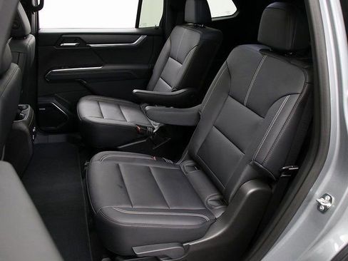 New 2025 GMC Acadia Elevation w/ Elevation Premium Package AWD/4WD image 11
