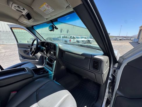Used 2006 Chevrolet Silverado 3500 LT w/ Heavy-Duty Power Package AWD/4WD image 38