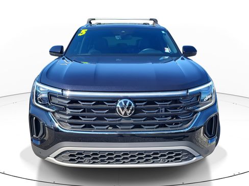 Used 2025 Volkswagen Atlas Cross Sport SE image 2