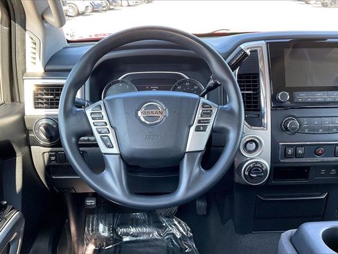 Used 2021 Nissan Titan SV image 8