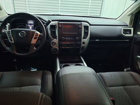 Used 2018 Nissan Titan SV w/ SV Convenience Package AWD/4WD image 2