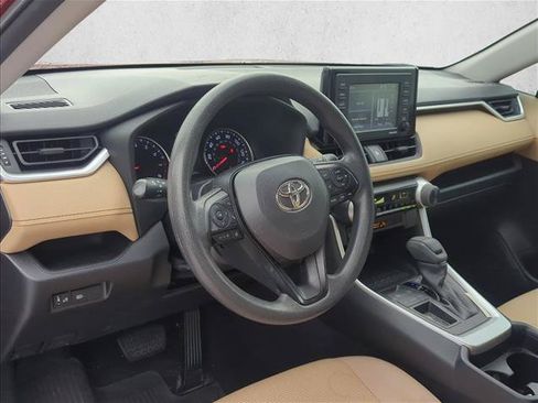 Used 2021 Toyota RAV4 LE FWD image 10