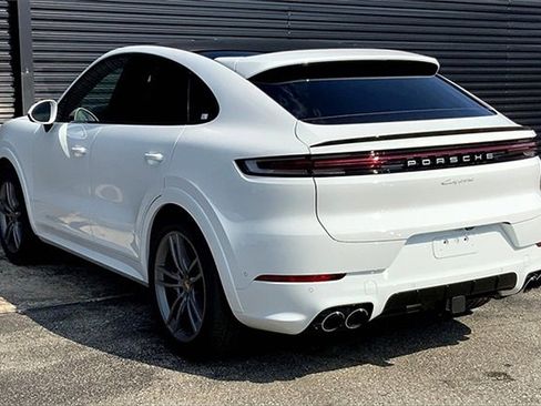 New 2025 Porsche Cayenne Coupe image 3