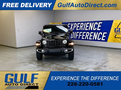 Used 2024 Jeep Gladiator Sport AWD/4WD image 3