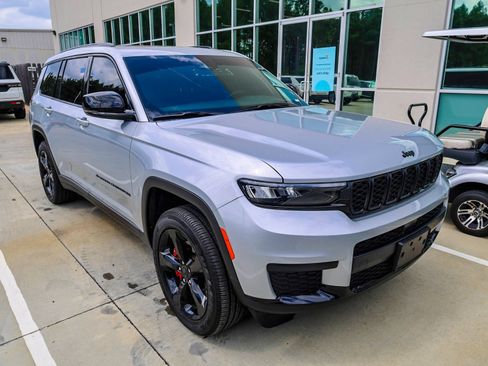 Used 2025 Jeep Grand Cherokee L Altitude RWD image 2