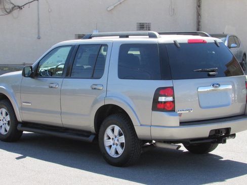 Used 2008 Ford Explorer XLT image 4