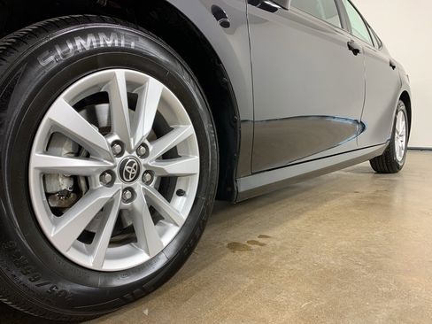 Used 2025 Toyota Camry LE image 2