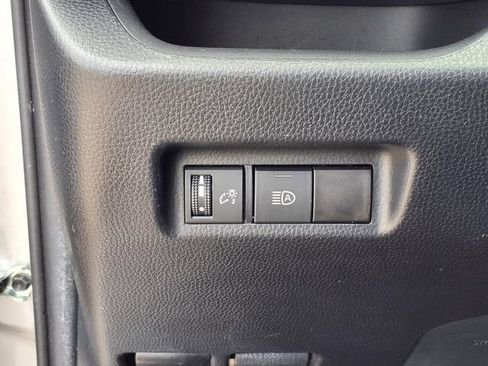 Used 2021 Toyota RAV4 LE FWD image 21